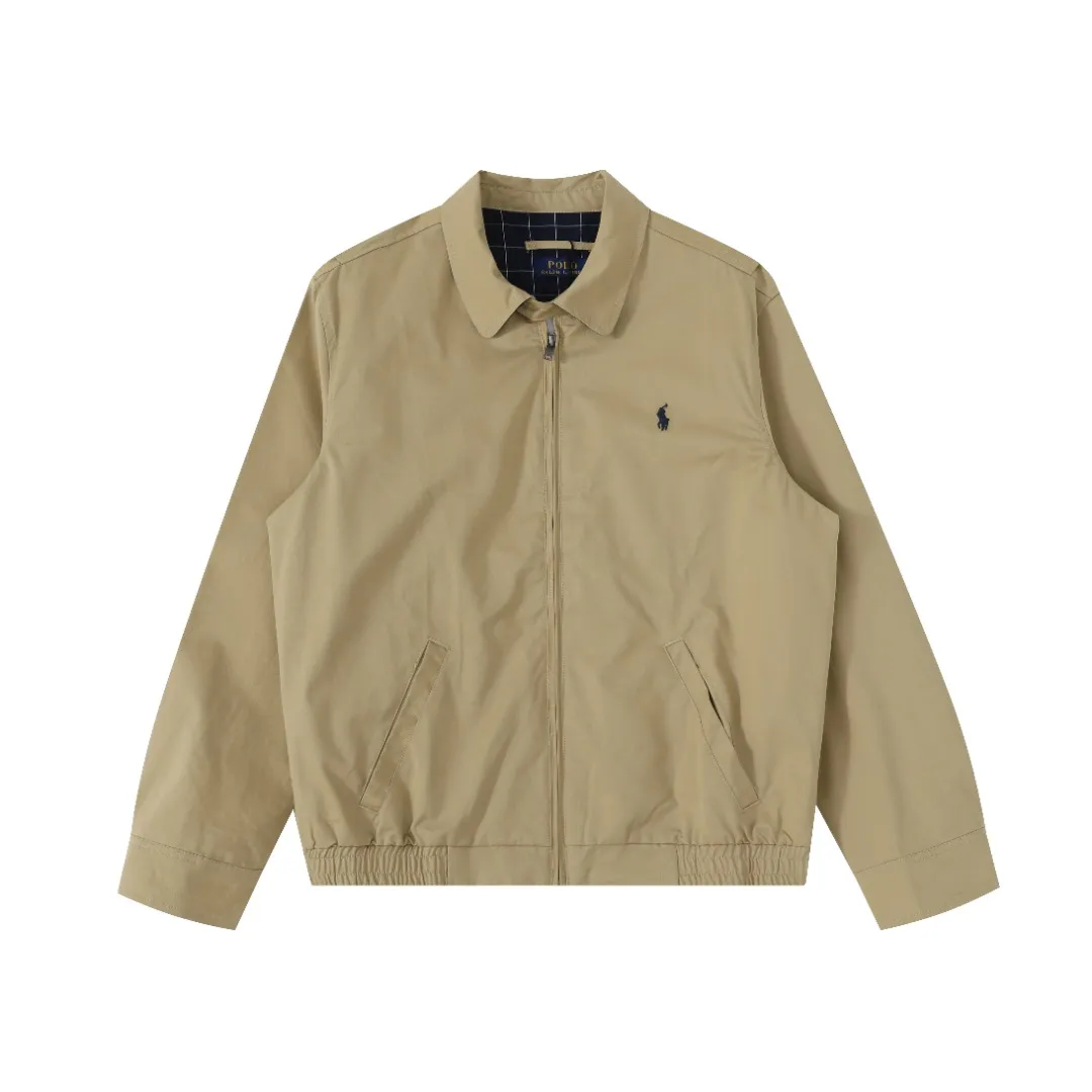 P350 #R25 Ralph Lauren/Ralph Lauren classic unisex old cadre zipper jacket RL12168 Same style as Yi Mengling Item number: RL12168 Recommended by many fashion bloggers, the Harrington jacket's lapel zipper windproof design perfectly blends casual style with street trend elements, making it very suitable for neutral wear. The fabric texture of the jacket is excellent and comfortable to wear. It is a very versatile and trendy jacket. Original development, 100% pure cotton fabric, exquisite embroidery, evergreen style for all seasons, feel free to buy it, retro will never go out of style!  Color: Khaki Black Navy Dark Green Brown Size: S/M/L/XL Length: 68/70/72/74 Bust: 128/132/136/140 Shoulder Width: 52/53/54/55